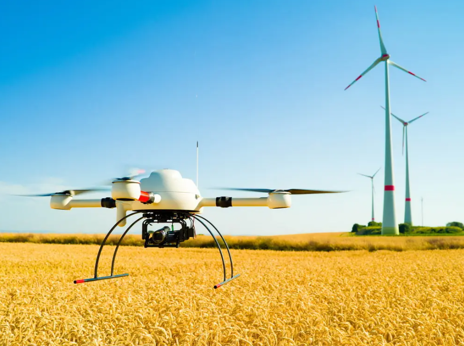 北京順義：無人機(jī)讓小麥吃上“營養(yǎng)快餐”