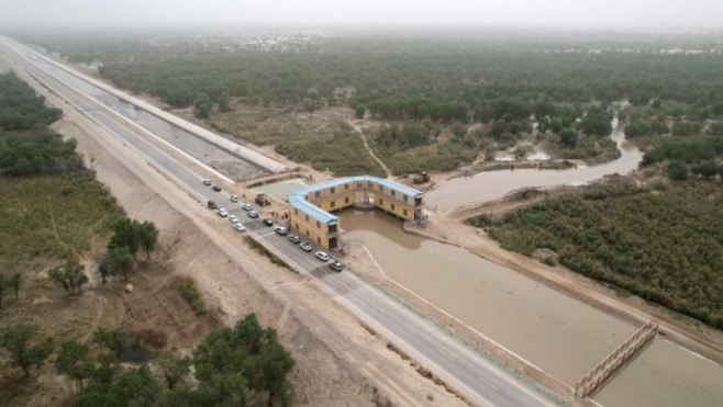 巴楚縣前海總干渠生態閘(無人機拍攝)