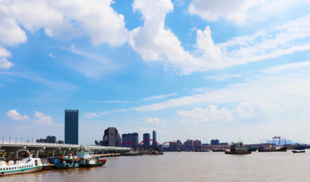 農(nóng)業(yè)農(nóng)村經(jīng)濟(jì)快速發(fā)展關(guān)系到我們中國(guó)人民的生存和社會(huì)的穩(wěn)定