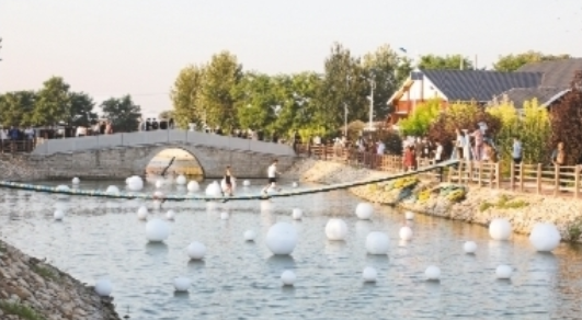 老邊區(qū)柳樹鎮(zhèn)東崗子村發(fā)展鄉(xiāng)村游,吸引了許多城里人